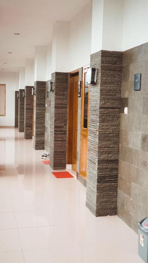 Hotel Kaliu Pacitan Esterno foto