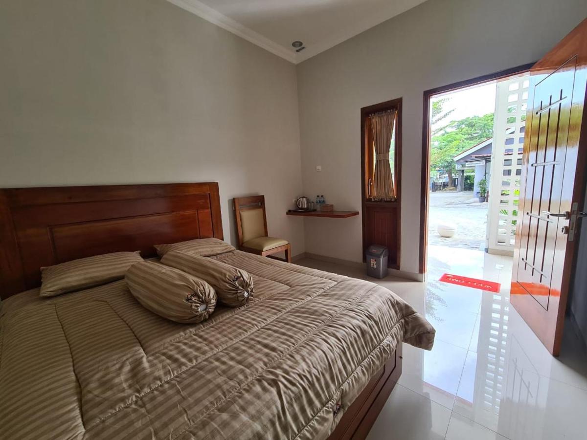 Hotel Kaliu Pacitan Esterno foto