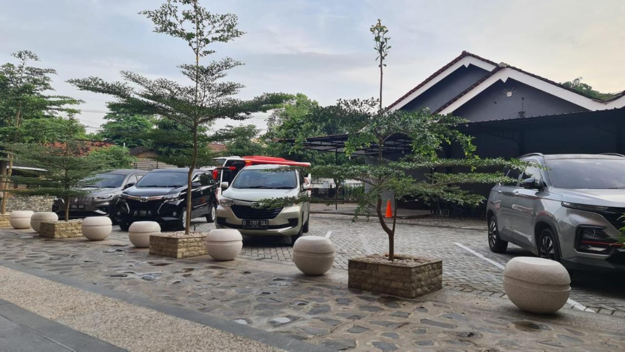Hotel Kaliu Pacitan Esterno foto